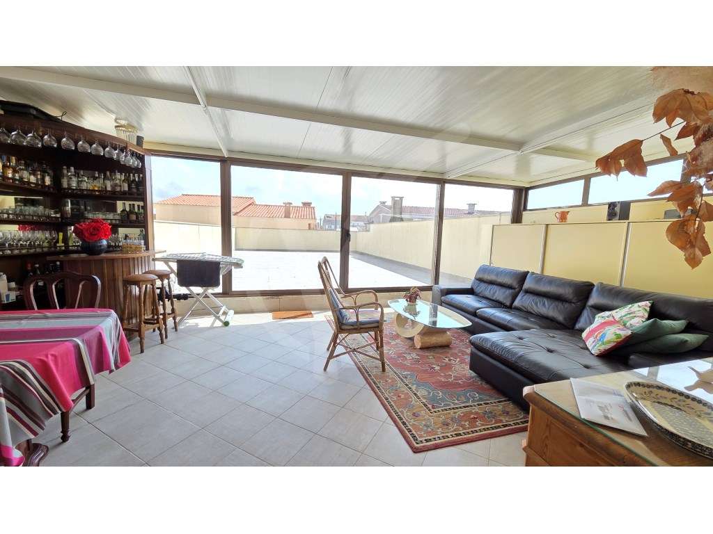 Apartamento T2 com terraço na primeira linha da praia em Aver-o-Mar. - Grande imagem: 2/15