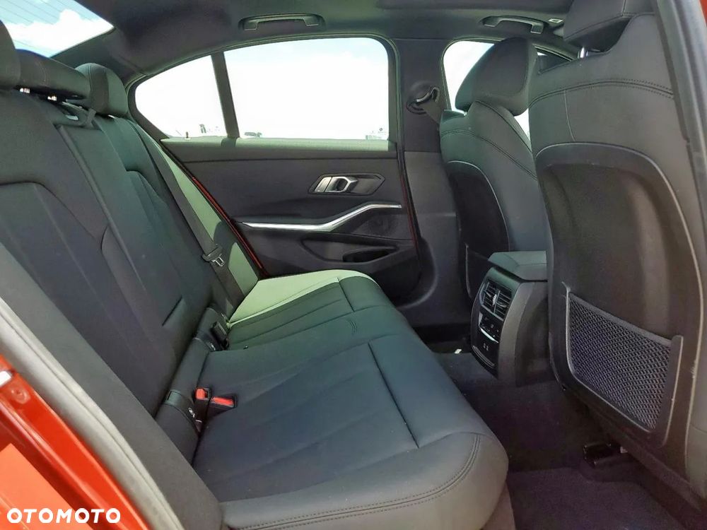 BMW Seria 3 330i M Sport sport - 9
