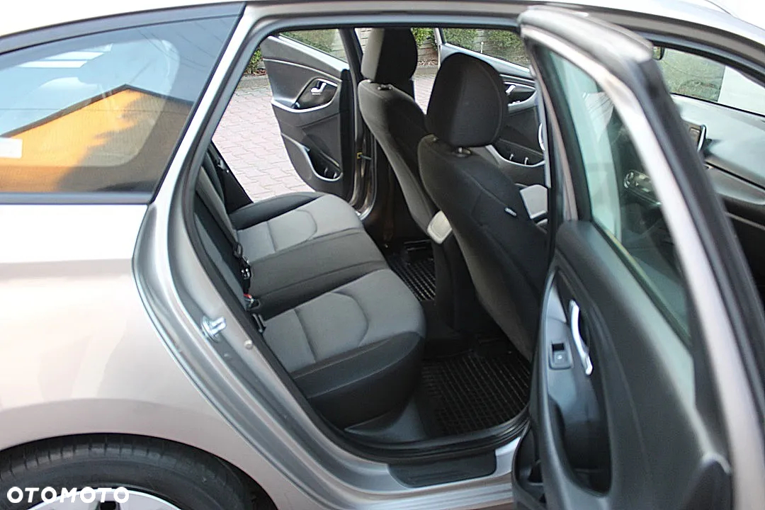 Hyundai i30 1.4 Premiere Comfort - 13