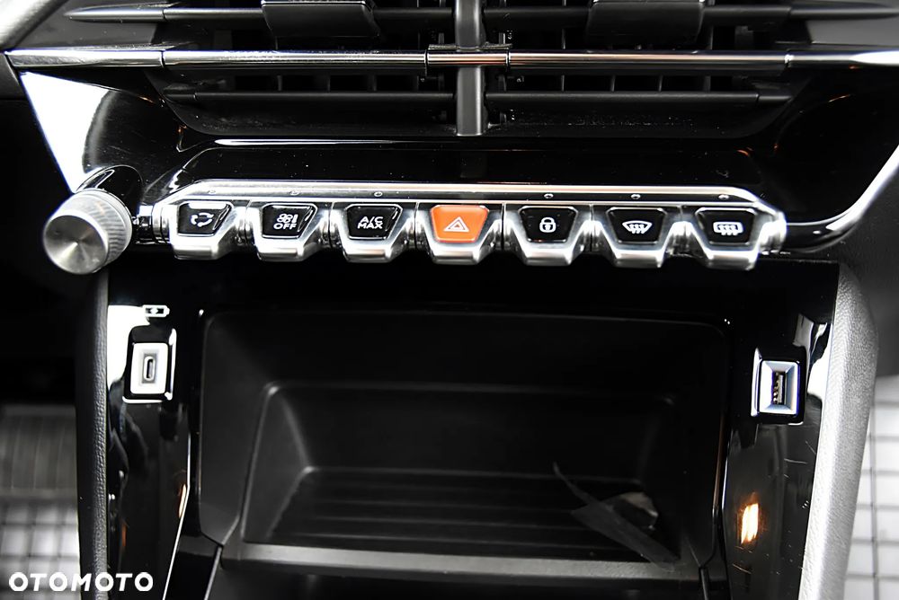 Peugeot 208 1.2 PureTech Allure Pack S&S EAT8 - 31