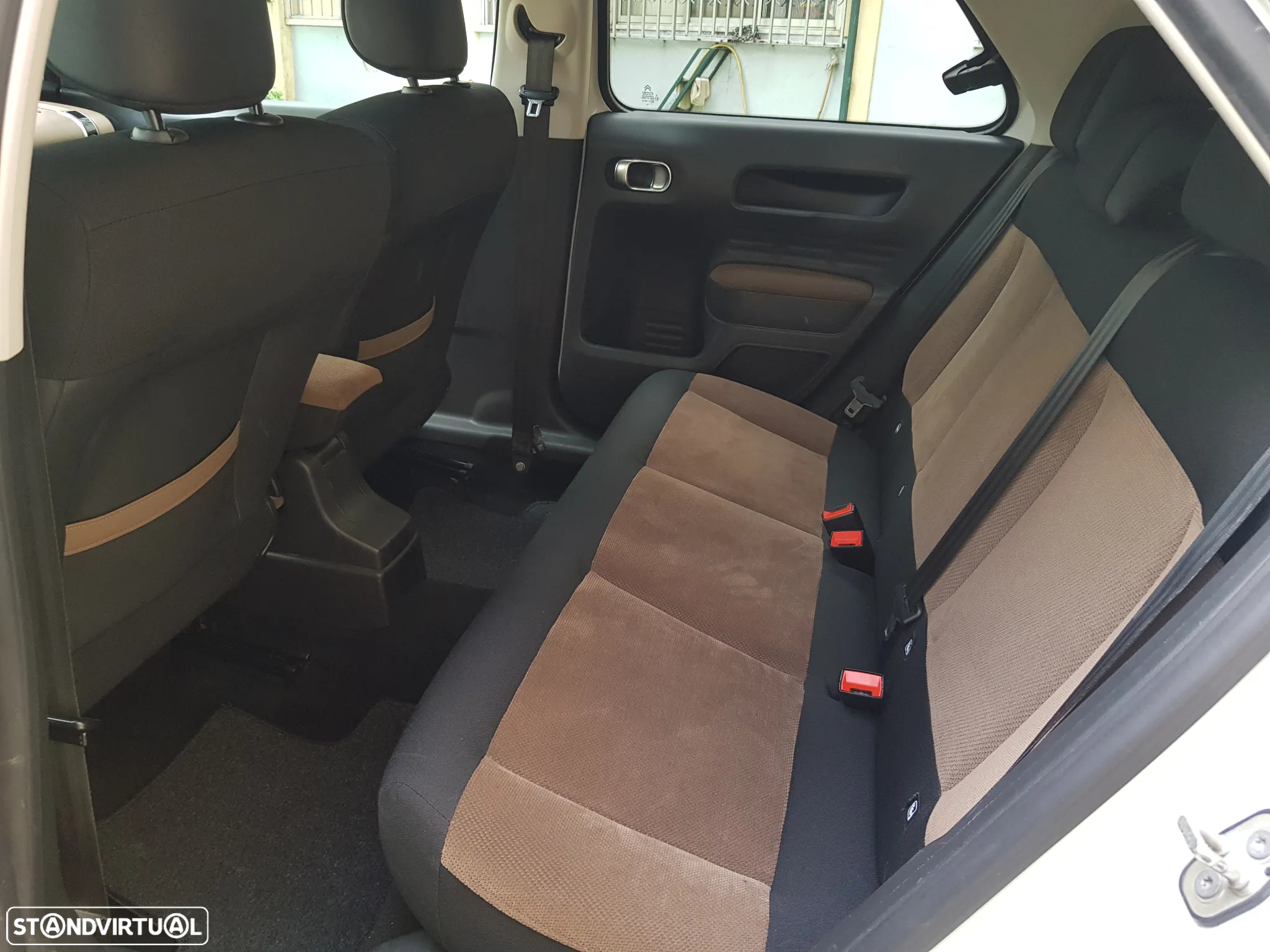 Citroën C4 Cactus 1.6 e-HDi Feel J17 ETG6 - 35