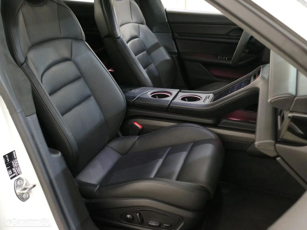 Porsche Taycan Turbo S - 30