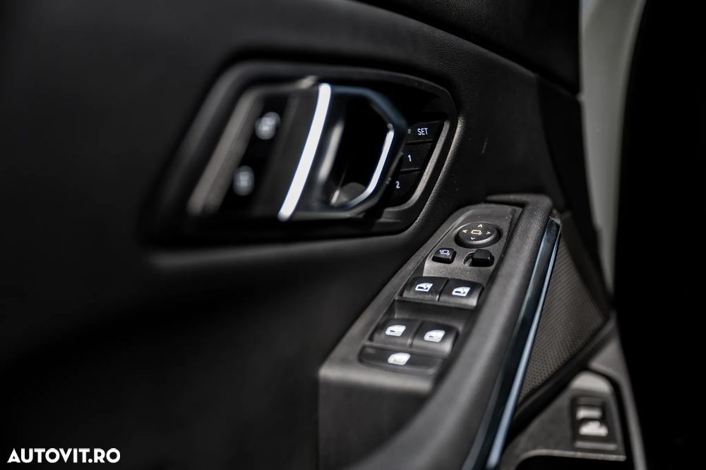 BMW Seria 3 330i Aut. Luxury Line - 30