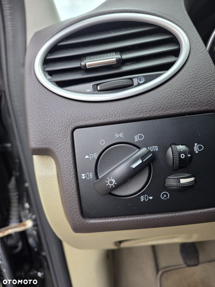 Ford Focus 2.0 16V Titanium - 22