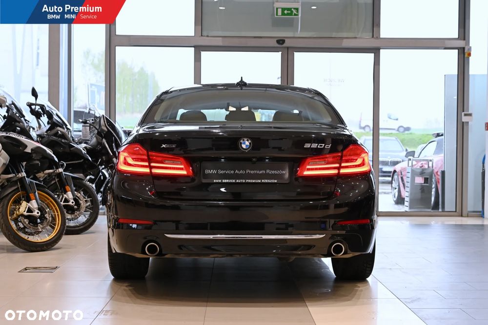 BMW Seria 5 520d xDrive - 17