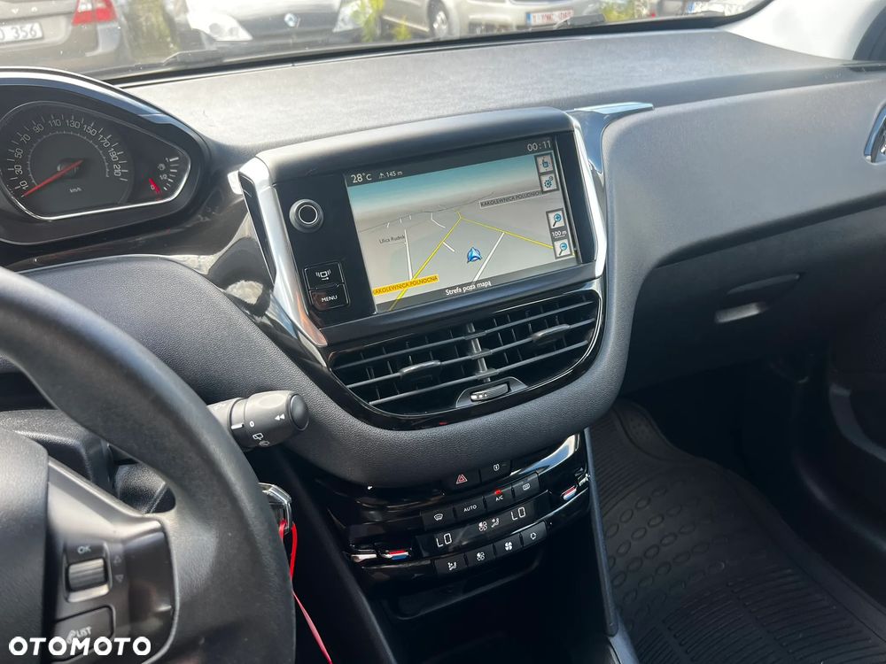 Peugeot 208 - 15