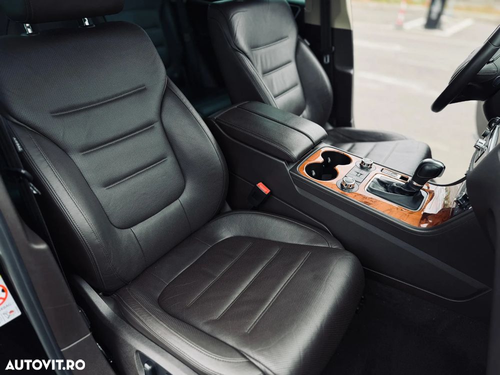 Volkswagen Touareg - 28
