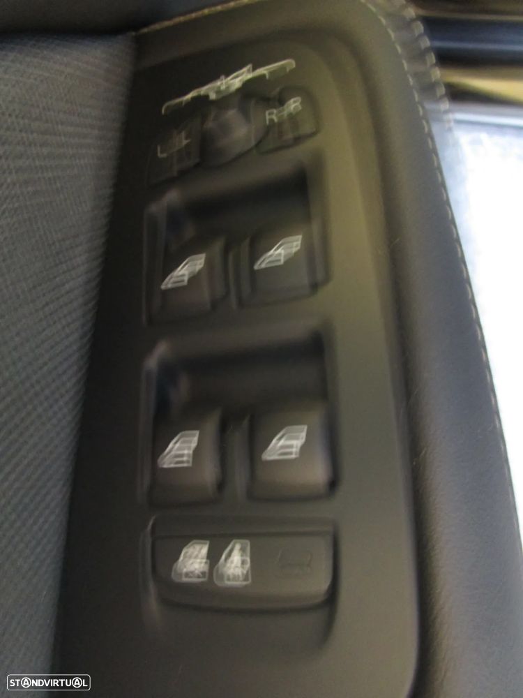 Volvo V60 2.0 D4 R-Design Geartronic - 42