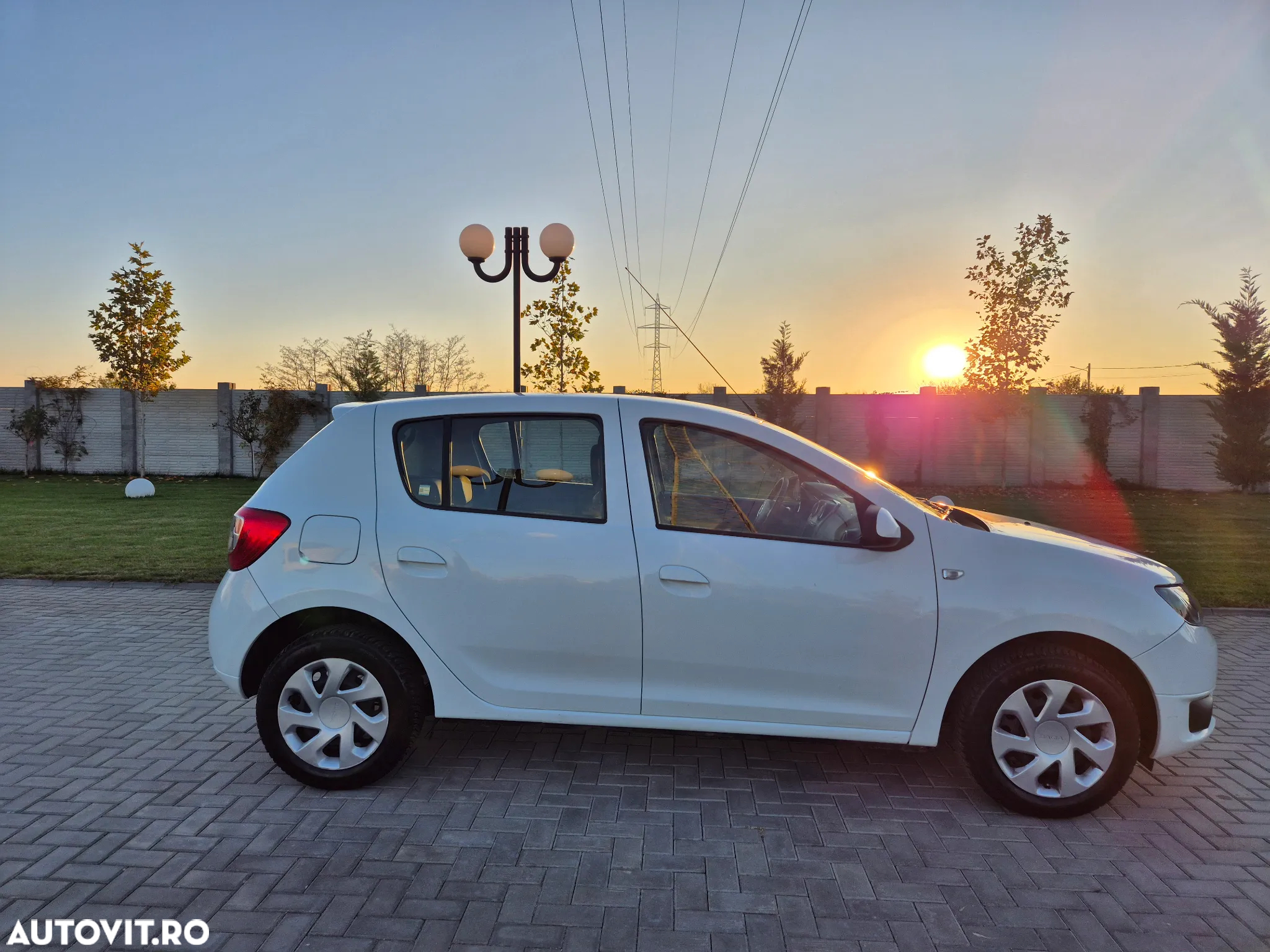 Dacia Sandero 1.2 16V 75 Laureate - 3