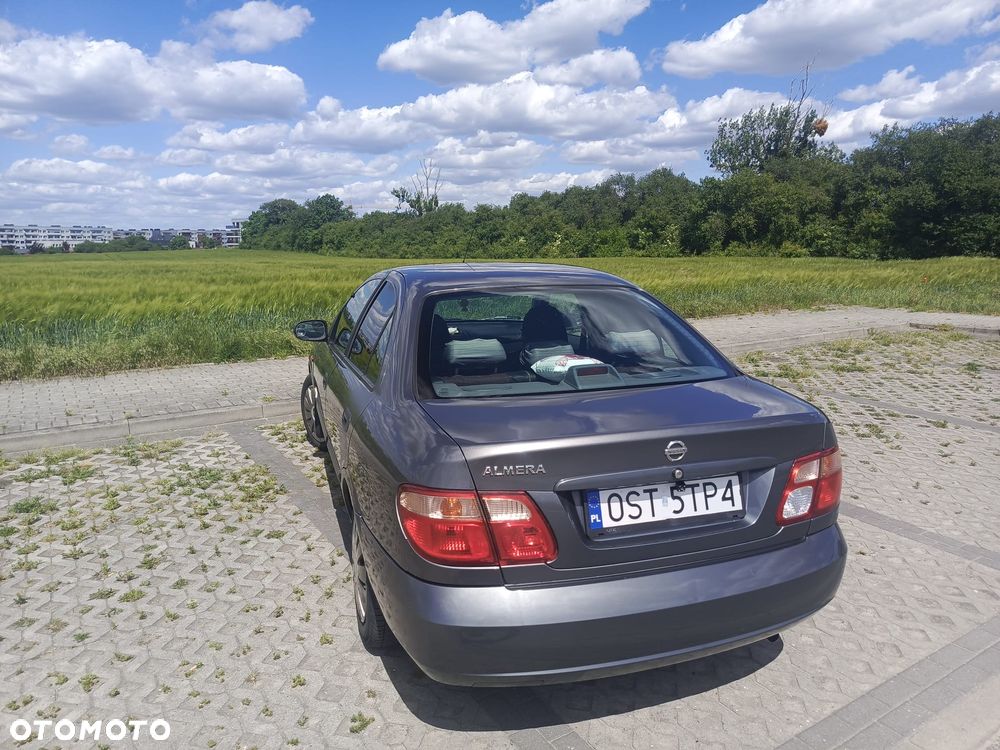 Nissan Almera 1.5 Base - 2