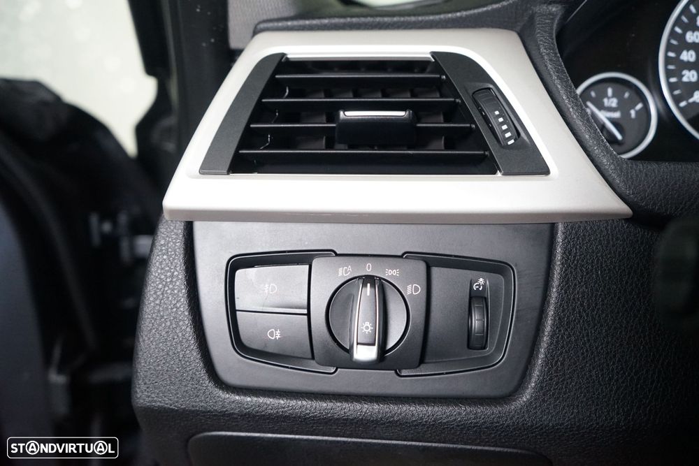 BMW 320 d Touring Auto Exclusive - 26