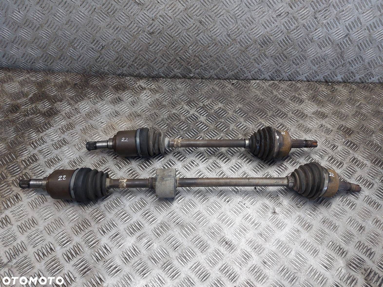 PÓŁOŚ LEWY PRZÓD + PRAWY PRZÓD 5B FIAT PUNTO II 1.2 8V - 1