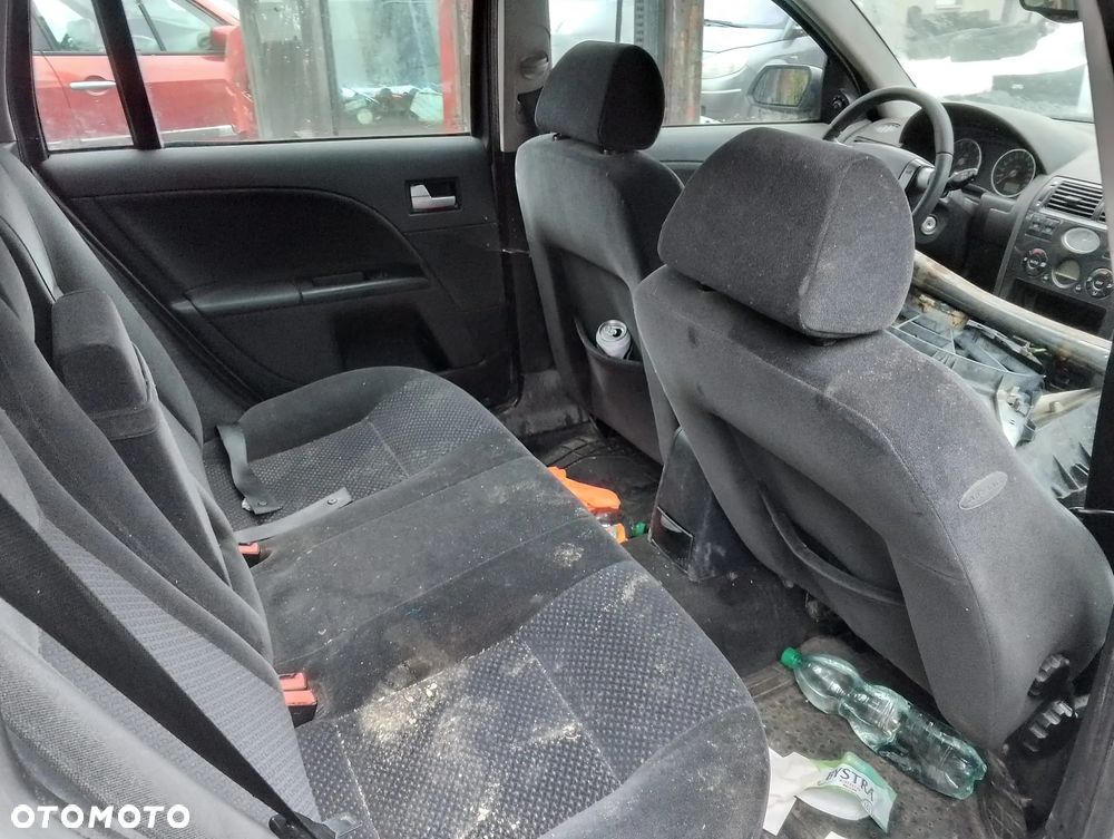 Ford Mondeo Mk.3 (00-03r.) 1.8B 125KM. Silnik CHBA, CHBB Skrzynia MTX 75 lakier Stardust Silver (metalic) . Cały na części GWARANCJA !!!  Przód Tył Zestaw Komplet Drzwi Klapa Zderzak Błotnik Maska Grill Atrapa Szyba Pas Lampa Lusterko Boczki Fotel Kanapa Kokpit Deska Rozdzielcza Przełącznik Włącznik Sterownik Przewody Wiązka Instalacja Moduł Komputer Czujnik Listwa Pompa Alternator Wtryski Głowica Rozrusznik Kompresor Sprzęgło Dwumas Silnik Skrzynia ABS Klimatyzacji Paliwa Wspomagania Kolektor Turbina Przepustnica Zawór Chłodnica Koło Hak Belka Sanki Zawieszenie Mcpherson Półoś Amortyzator Wydech Tłumik Zacisk Most - 29