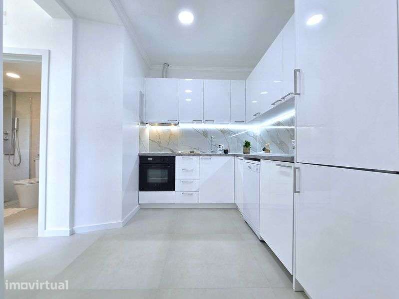 Apartamento T3+1 com Terraço Renovado em Lisboa - Beato - Grande imagem: 2/12