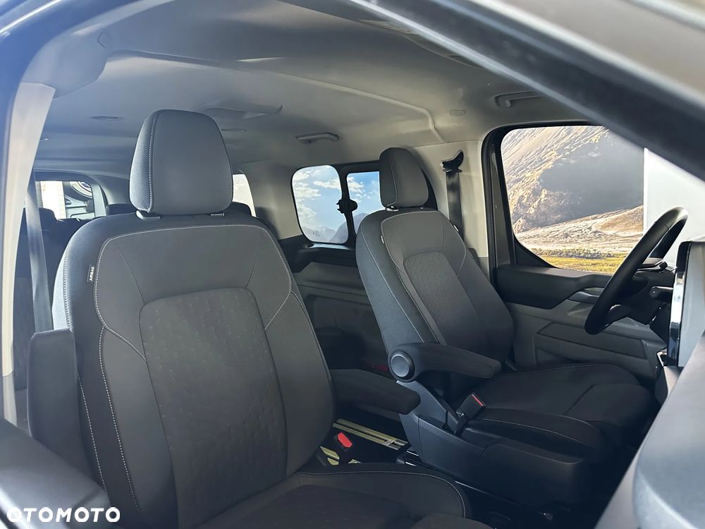 Ford Tourneo Custom - 19