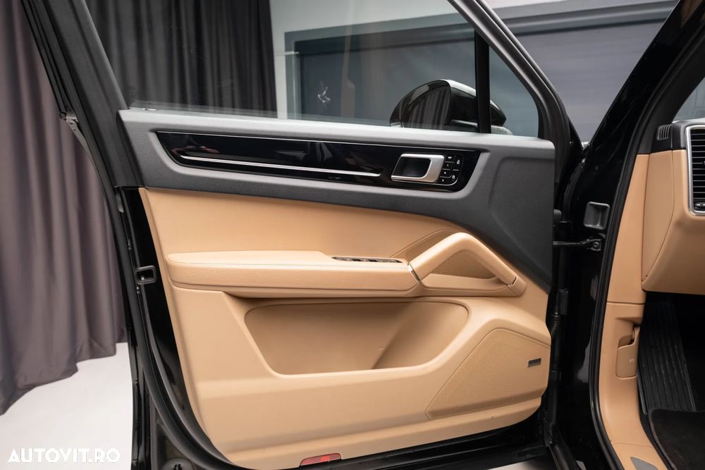 Porsche Cayenne - 17