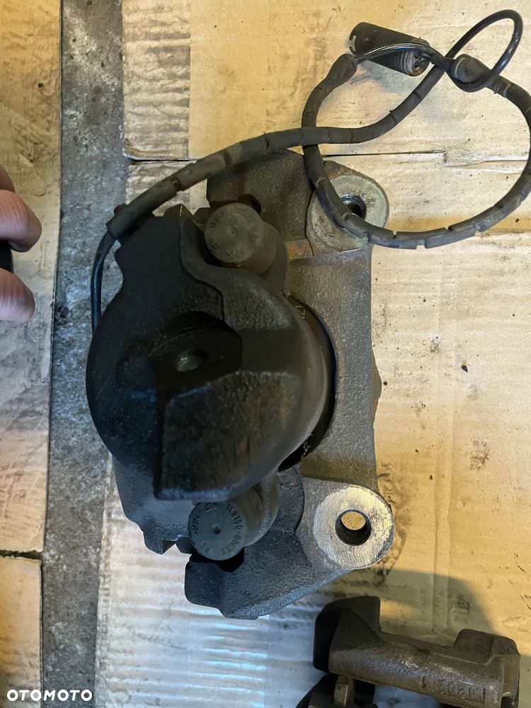 Zacisk hamulca prawy lewy przód bmw E39 3.0 d 3.0 i 4.4 v8 60/30 - 4