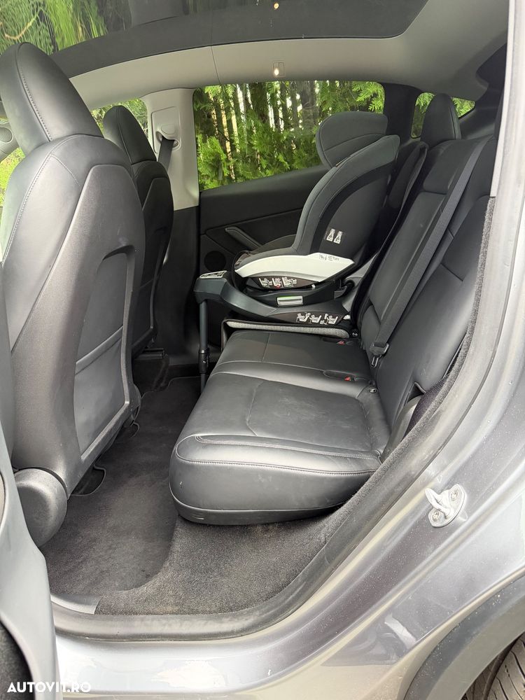 Tesla Model Y - 11