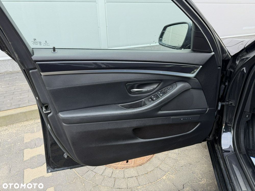 BMW Seria 5 525d Sport-Aut - 15