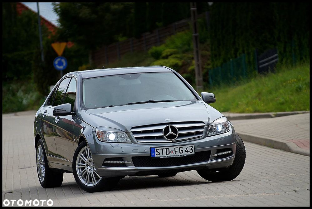 Mercedes-Benz Klasa C 180 CGI BlueEff Avantgarde - 1