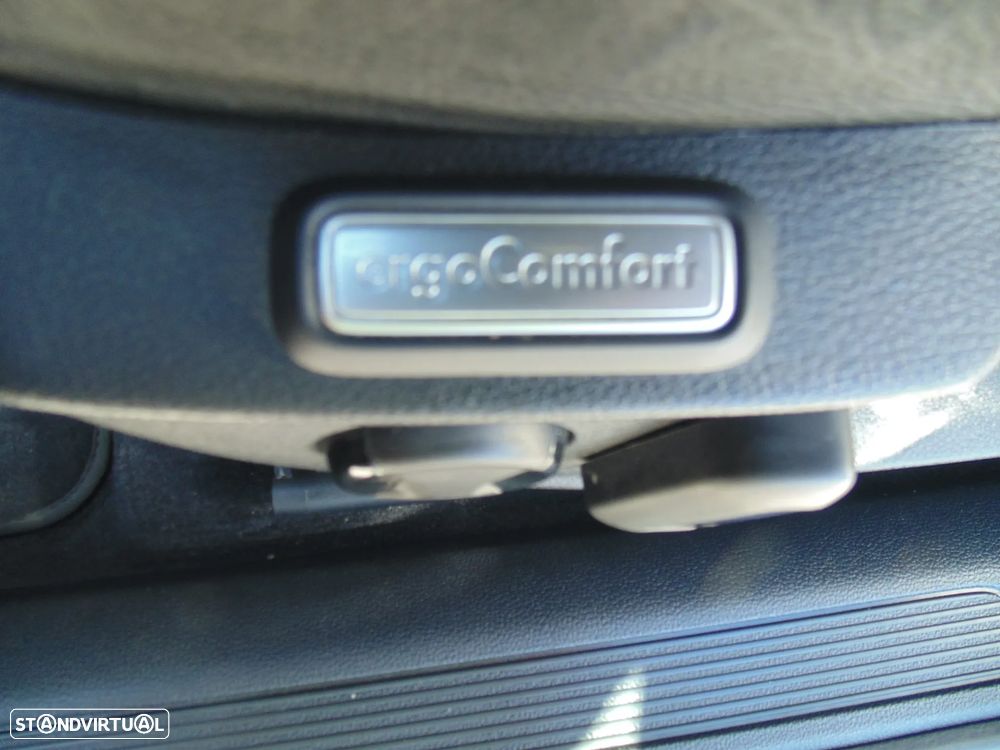 VW Passat 1.6 TDI Highline - 24