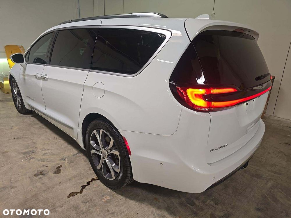 Chrysler Pacifica - 5