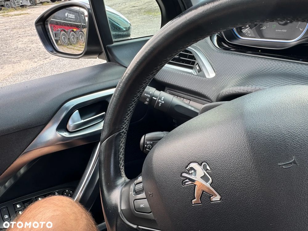Peugeot 2008 1.2 Pure Tech GPF Allure S&S - 14