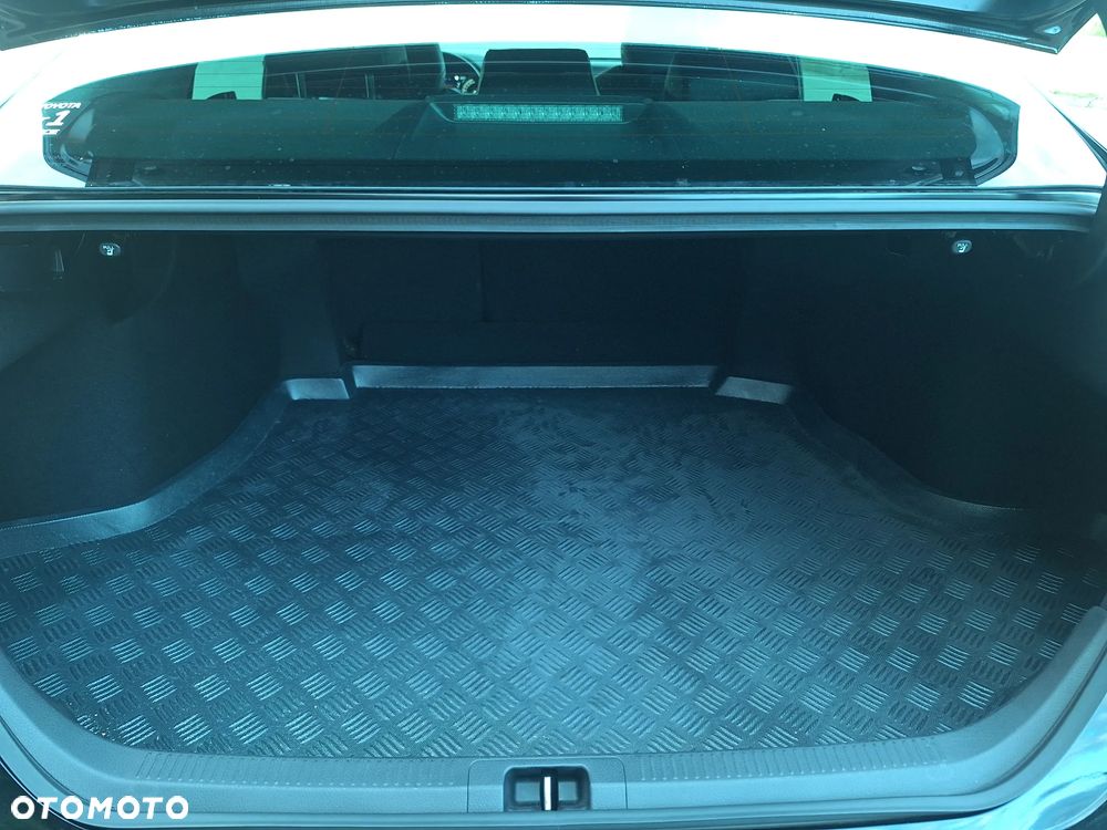 Toyota Camry 2.5 Hybrid Executive CVT - 29