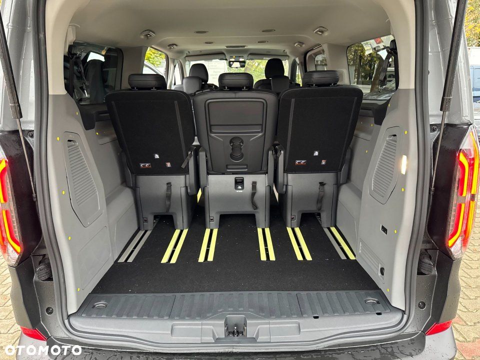 Ford Tourneo Custom - 17