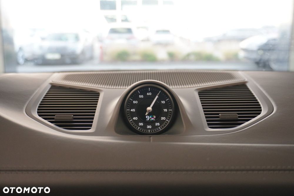 Porsche Cayenne - 21