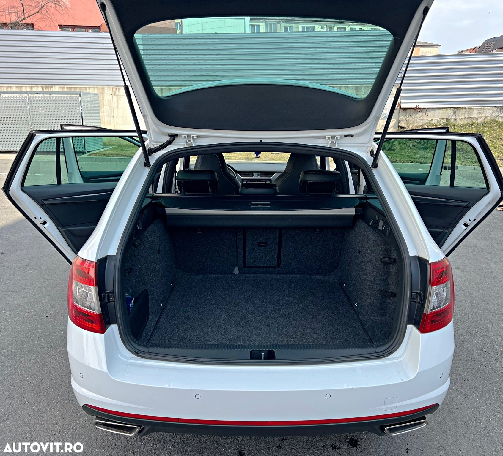 Skoda Octavia Combi Diesel 2.0 TDI DSG RS - 7