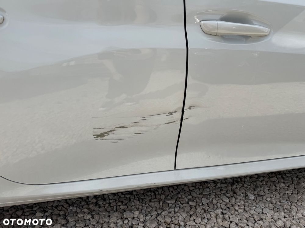 Peugeot 208 - 24