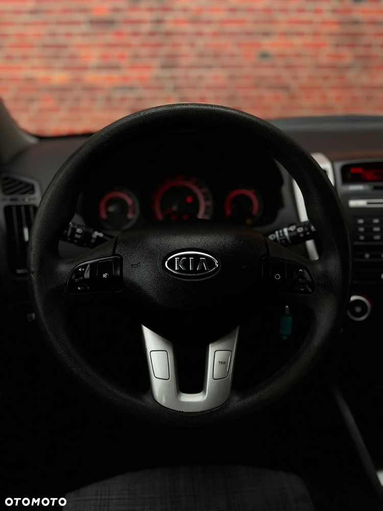 Kia Ceed - 31