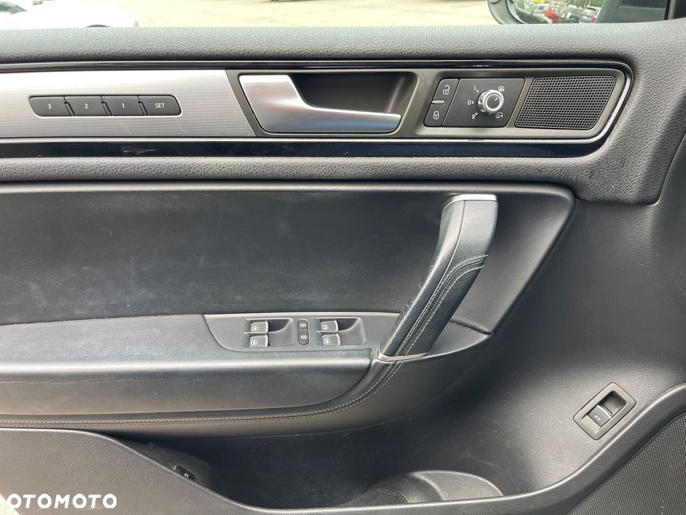 Volkswagen Touareg 3.0 V6 TDI BMT Perfectline R-Style - 22