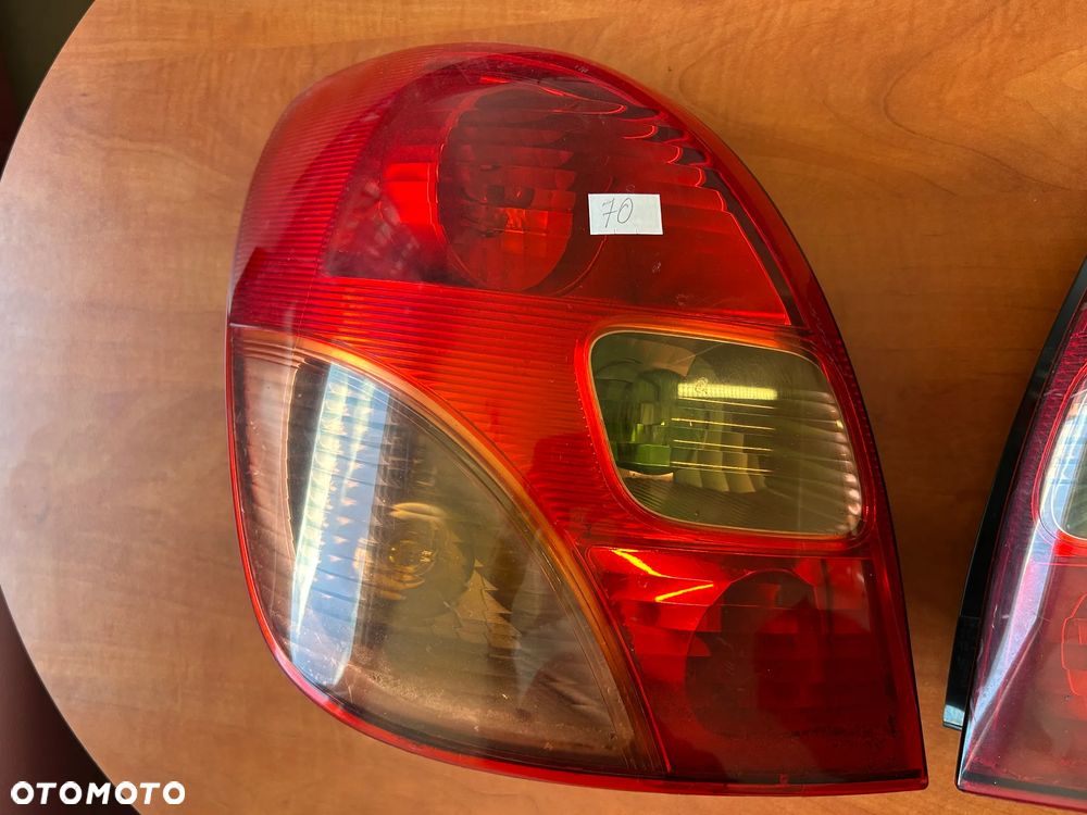 LAMPA PRAWA LEWA TYŁ TOYOTA COROLLA VERSO - 2