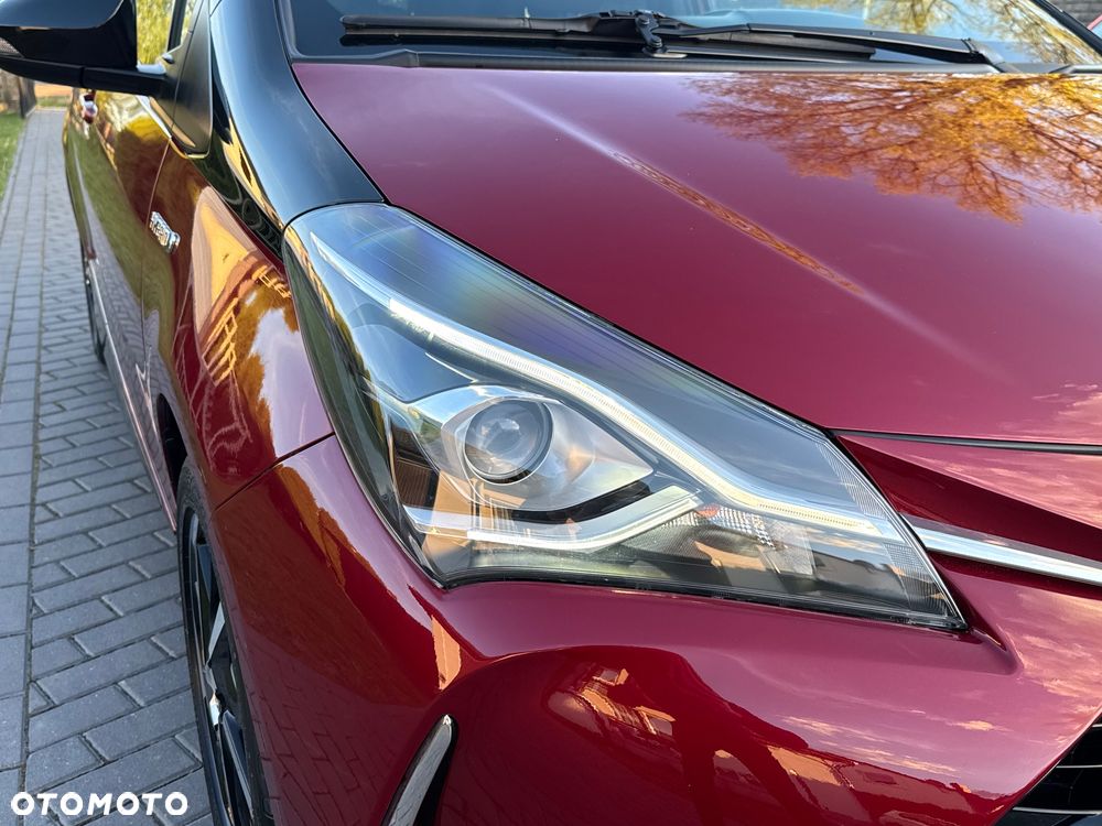 Toyota Yaris Hybrid 100 Selection Platinum - 19