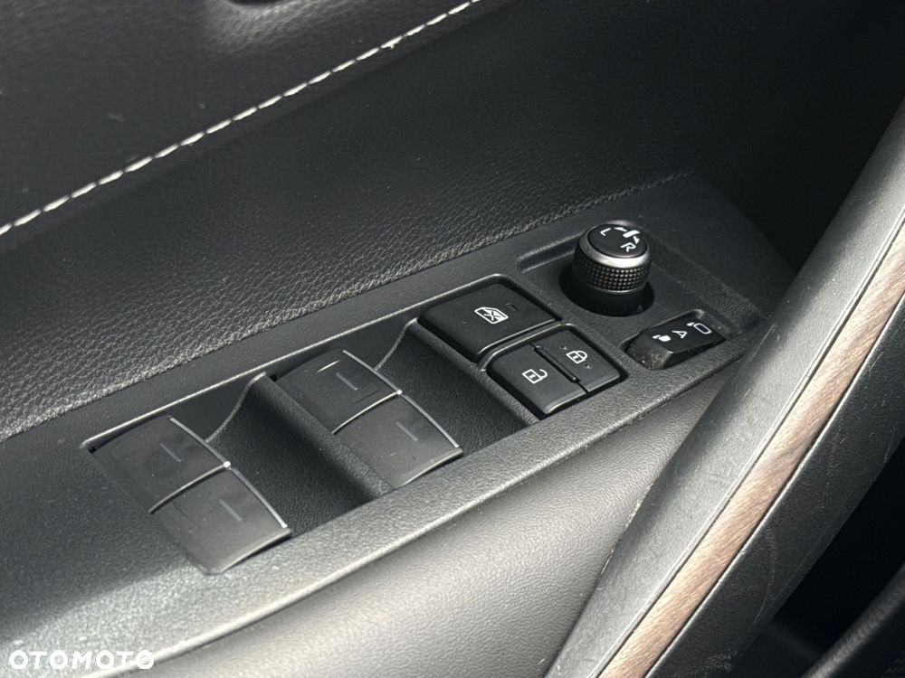 Toyota Corolla 2.0 Hybrid Trek - 17