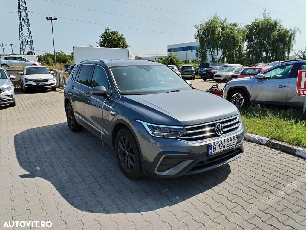 Volkswagen Tiguan - 1