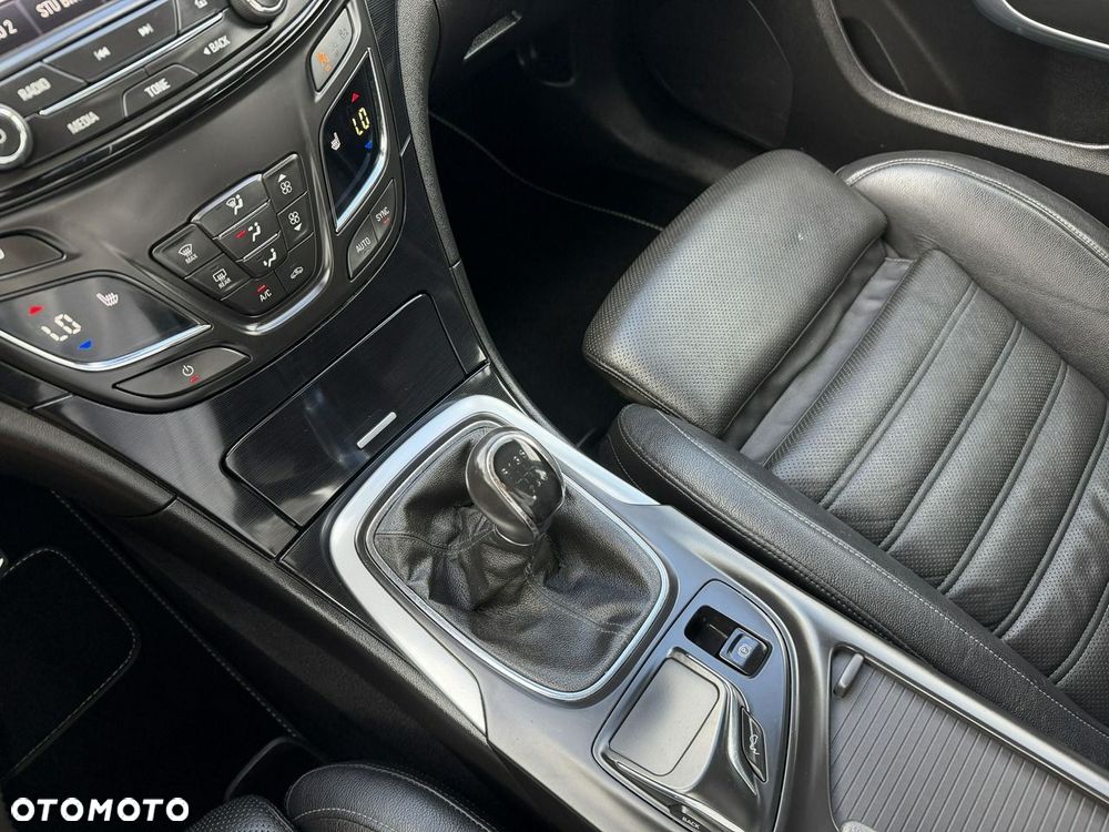 Opel Insignia - 32
