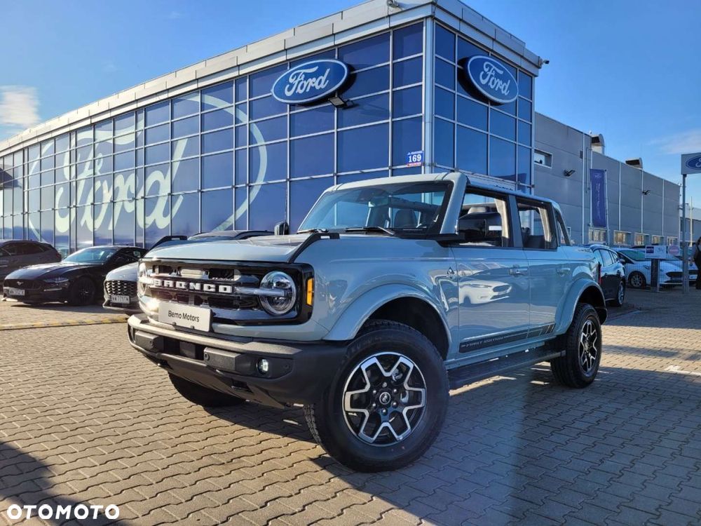 Ford Bronco - 3