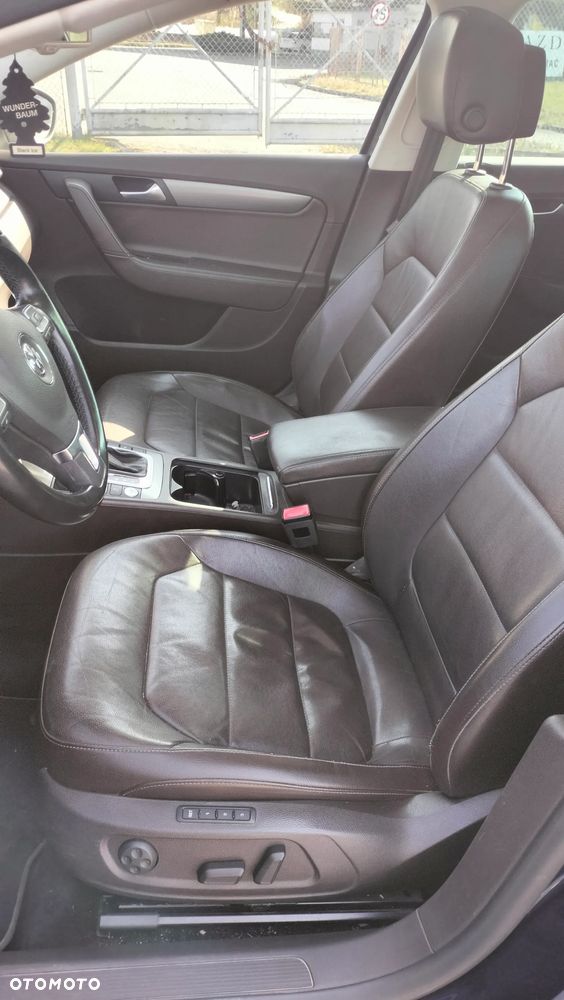 Volkswagen Passat - 11