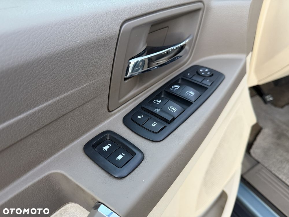 Chrysler Town & Country 3.3 LX - 12