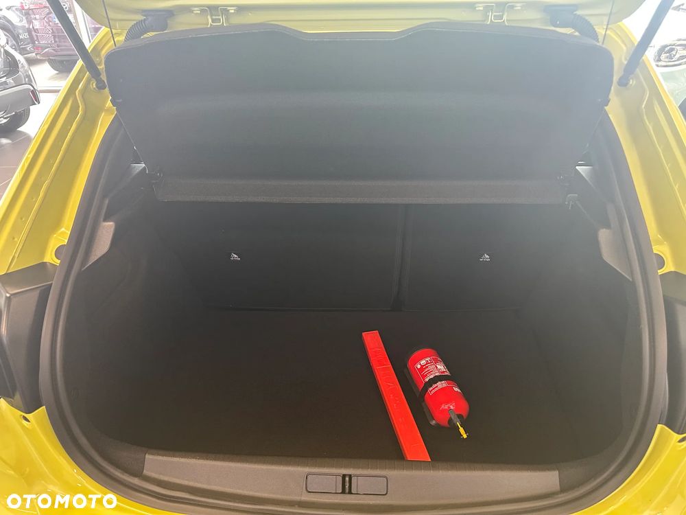 Peugeot 208 - 18