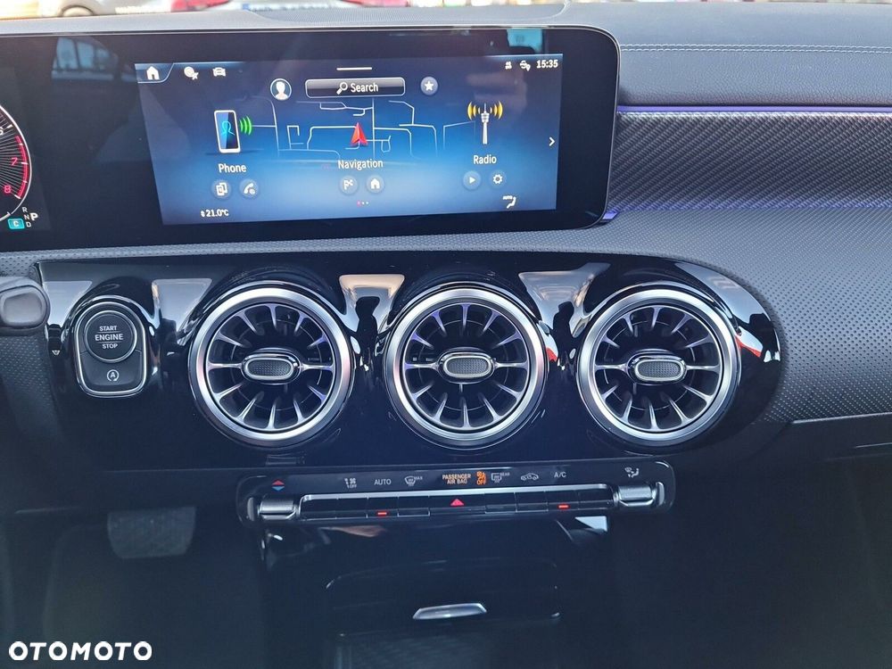 Mercedes-Benz CLA 180 Progressive 7G-DCT - 23