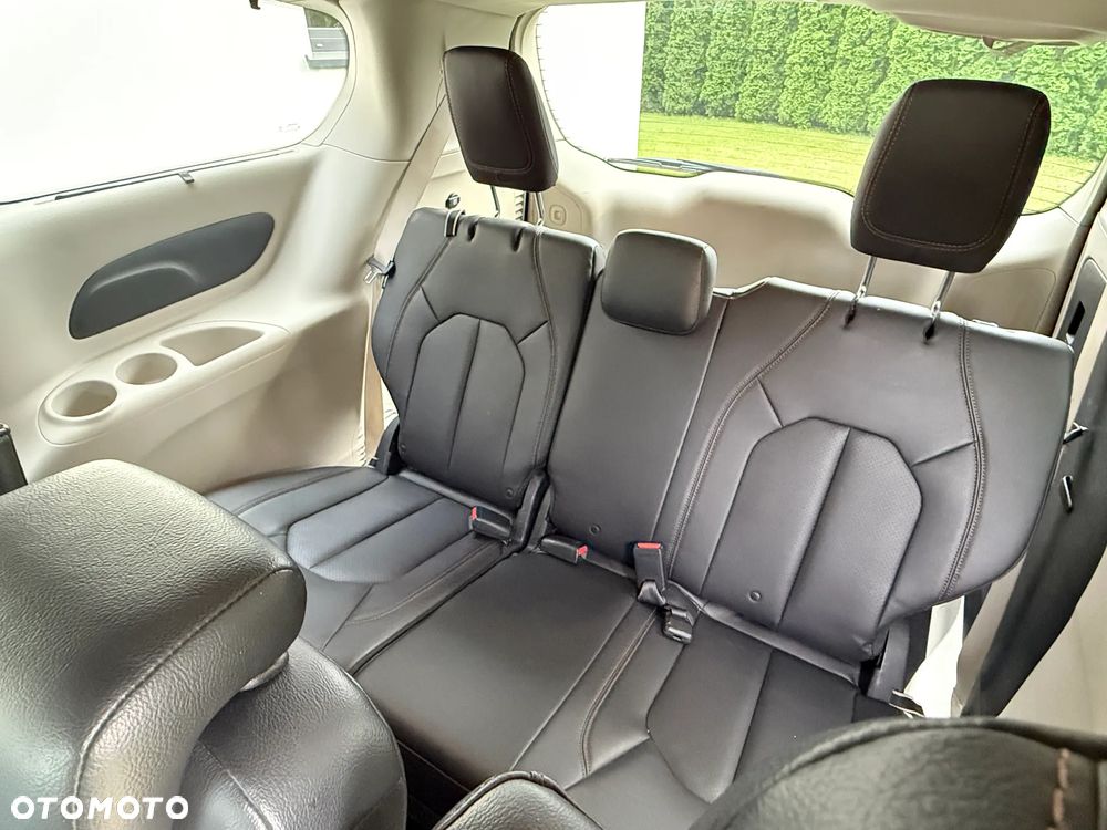 Chrysler Pacifica - 14