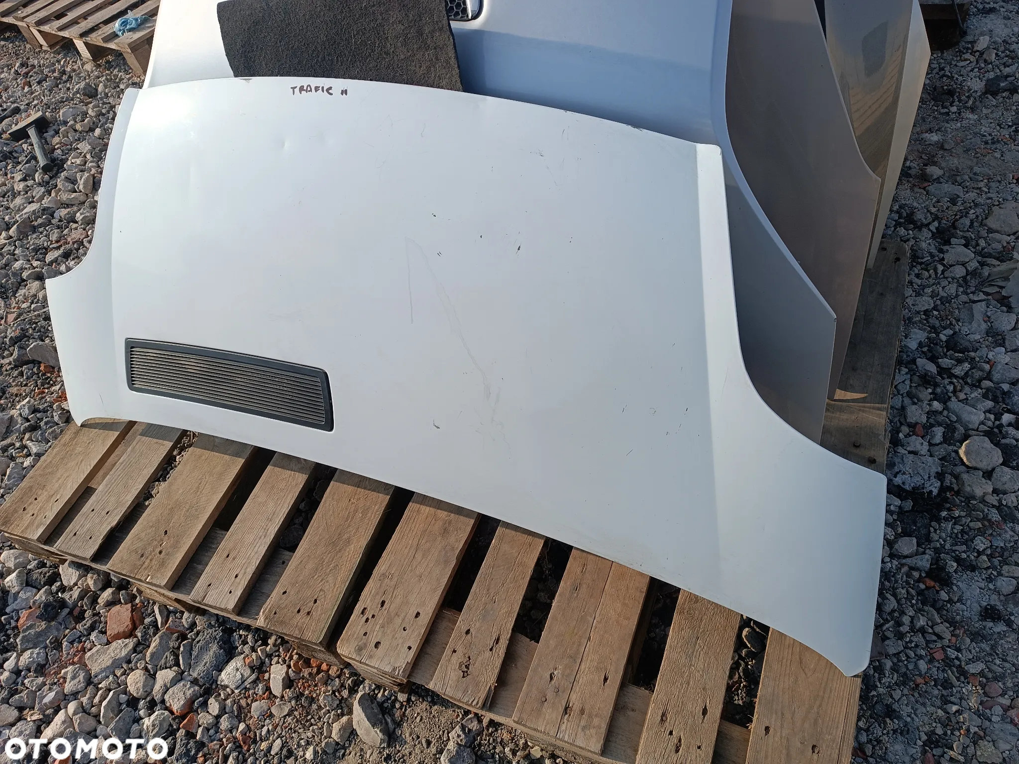 MASKA POKRYWA SILNIKA RENAULT TRAFIC II VIVARO - 2