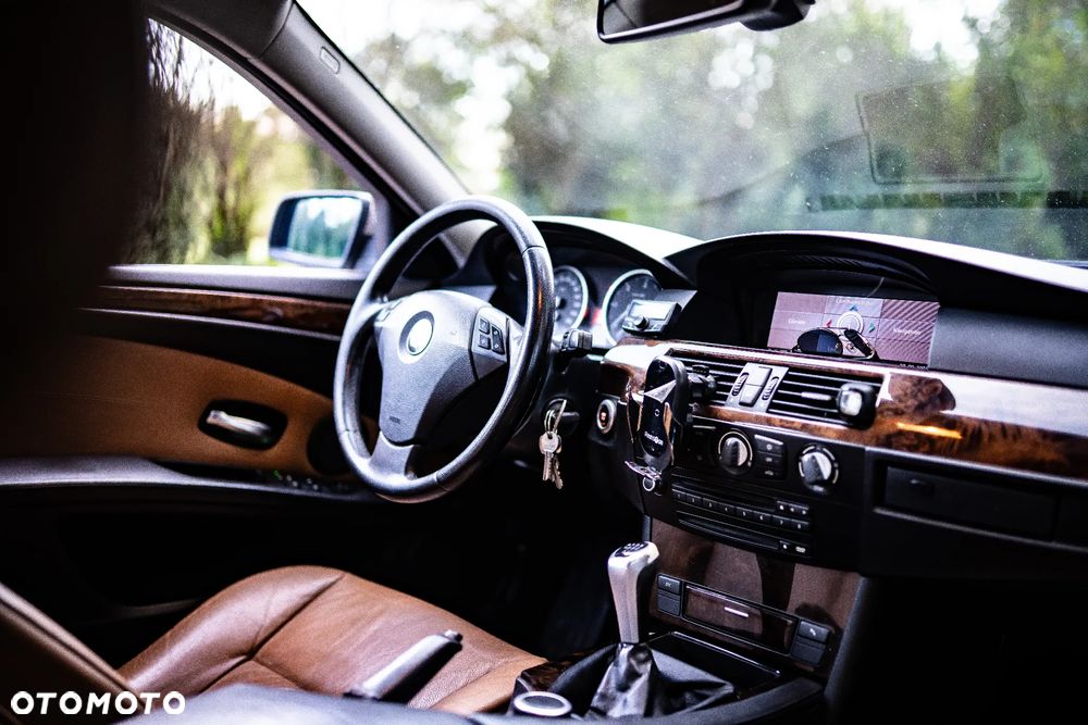 BMW Seria 5 520d - 23