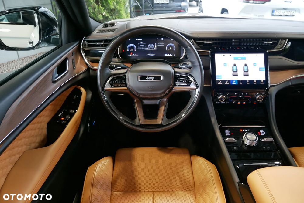 Jeep Grand Cherokee - 16