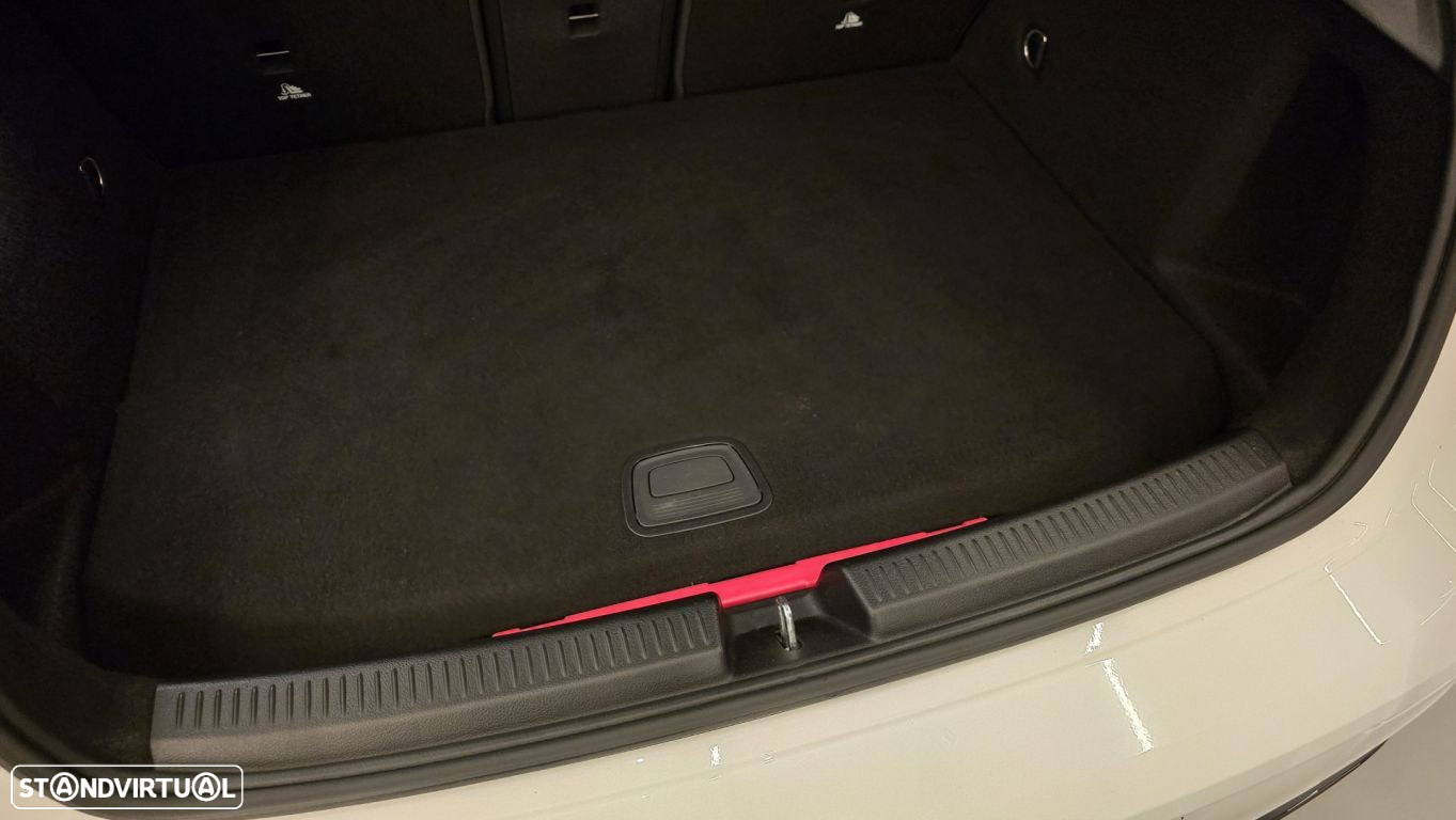 Mercedes-Benz A 250 e AMG Line - 26