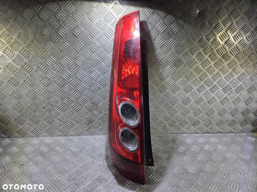 LAMPA LEWA TYLNA FORD FIESTA MK6 - 1